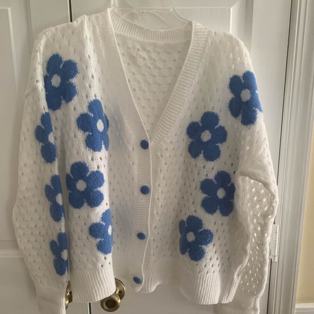 Floral Knit Cardigan Sweater - White and Blue
NEXT ‘24 HOURS ONLY !!!